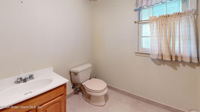 Charming detached home in the heart of Richmond Town, offering - photo 29