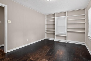 Perched in an established neighborhood, this charming 3-bedroom - photo 10