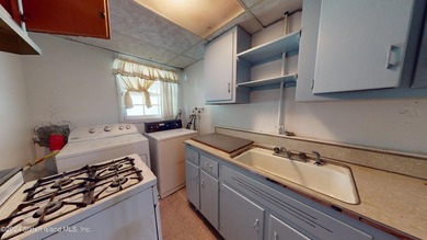 Charming detached home in the heart of Richmond Town, offering - photo 30