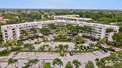 Lake Condo For Sale in Delray Beach, Florida