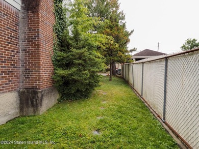 Charming detached home in the heart of Richmond Town, offering - photo 39