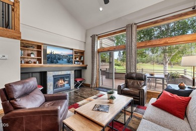 Gorgeous, immaculate & updated townhome in the beautiful golf - photo 5