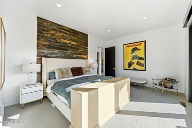 Reservoir-view mountain contemporary living in Deer Mountain: - photo 15