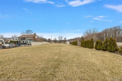 An exceptional opportunity to create a custom waterfront estate - photo 19