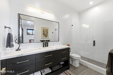 Reservoir-view mountain contemporary living in Deer Mountain: - photo 21
