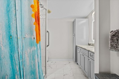 Seller is highly motivated and must sell this stunning - photo 23