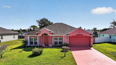 Rare find in the heart of Port St. Lucie! This solid home - photo 2