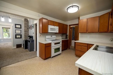 **Offers due Tuesday, July 21st at 6:00pm** Charming, move-in - photo 11
