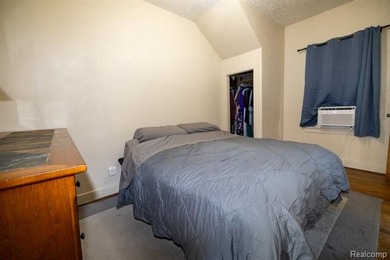 **Offers due Tuesday, July 21st at 6:00pm** Charming, move-in - photo 13