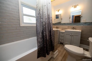 **Offers due Tuesday, July 21st at 6:00pm** Charming, move-in - photo 16