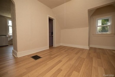 **Offers due Tuesday, July 21st at 6:00pm** Charming, move-in - photo 18