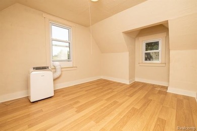 **Offers due Tuesday, July 21st at 6:00pm** Charming, move-in - photo 20