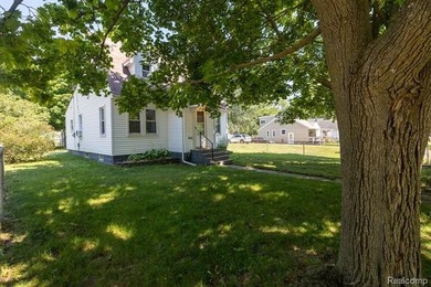 **Offers due Tuesday, July 21st at 6:00pm** Charming, move-in - photo 21