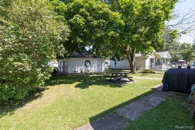 **Offers due Tuesday, July 21st at 6:00pm** Charming, move-in - photo 22