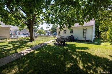 **Offers due Tuesday, July 21st at 6:00pm** Charming, move-in - photo 23