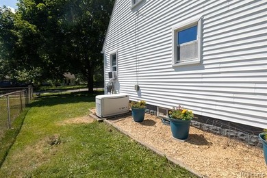 **Offers due Tuesday, July 21st at 6:00pm** Charming, move-in - photo 24