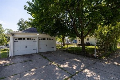 **Offers due Tuesday, July 21st at 6:00pm** Charming, move-in - photo 25