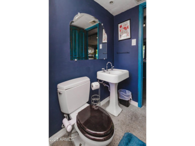 Welcome to the ONLY STUDIO in Windsor Place! This condo building