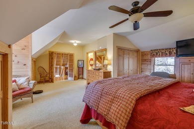 Beautifully maintained TRUE log cabin situated on 5 private - photo 31
