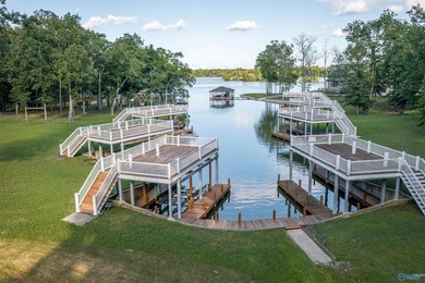 Welcome to exceptional waterfront living! This beautiful home - photo 3