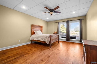 Welcome to exceptional waterfront living! This beautiful home - photo 4