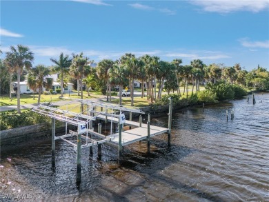 Caloosahatchee River Home For Sale in Fort Myers Florida