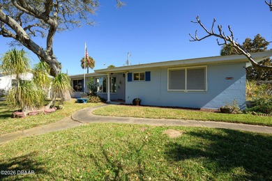 BRING OFFERS. RIVER VIEWS FROM THE FRONT YARD!!!! Very large lot - photo 2