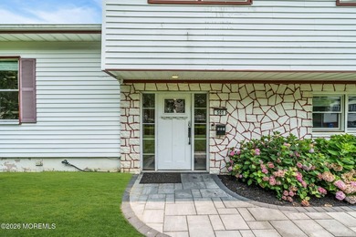 Stop and look no further...This spacious split level home is - photo 3