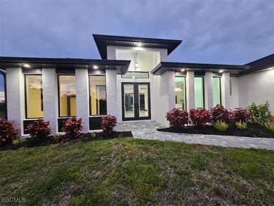 LUXURY CUSTOM DESIGN POOL HOME - Gorgeous 3 BR, 3 Bathroom, 2 - photo 3