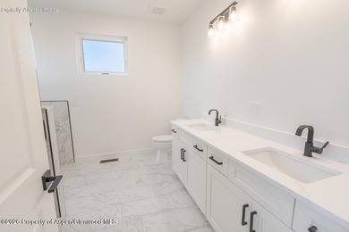 This new home stuns with spectacular views, an open layout - photo 12