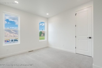 This new home stuns with spectacular views, an open layout - photo 14