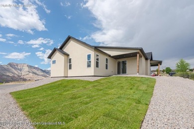This new home stuns with spectacular views, an open layout - photo 18