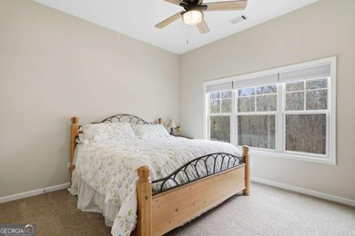 This true craftsman's style ranch located in the desirable lake - photo 4