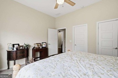 This true craftsman's style ranch located in the desirable lake - photo 5