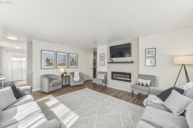 Immaculate, move-in ready cream-puff home that's been lovingly - photo 6