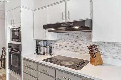 Immaculate, move-in ready cream-puff home that's been lovingly - photo 8