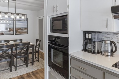 Immaculate, move-in ready cream-puff home that's been lovingly - photo 10