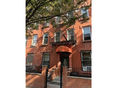 Fourth floor walk up on a tree lined block. Use of the backyard - photo 1