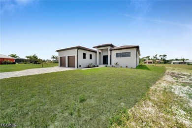 Beautiful home located on a quiet roundabout near the border of - photo 3