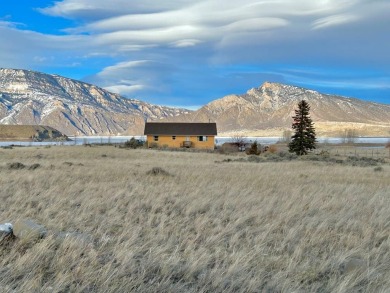 Buffalo Bill Reservoir Home For Sale in Cody Wyoming