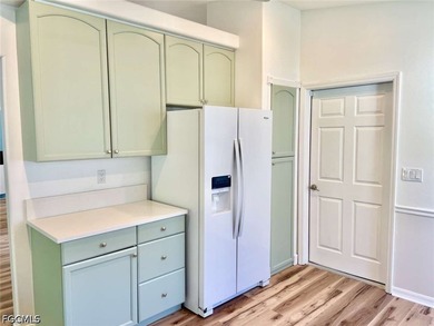 Move-in ready! Start packing for this bright and airy 3 bedroom - photo 9
