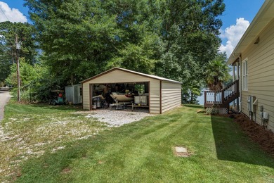 Welcome to your lakeside retreat! This beautifully updated - photo 4
