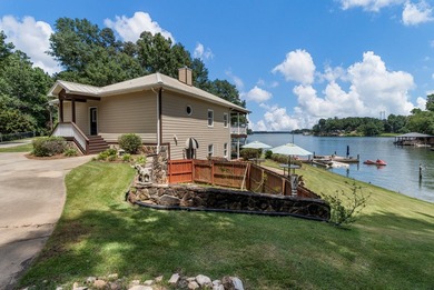 Welcome to your lakeside retreat! This beautifully updated - photo 5