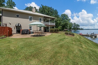 Welcome to your lakeside retreat! This beautifully updated - photo 6