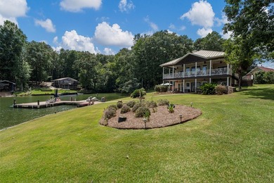 Welcome to your lakeside retreat! This beautifully updated - photo 10