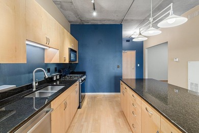 Live in the heart of it all at 212 Lofts in the North Loop - photo 4