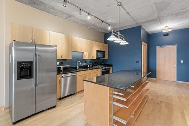 Live in the heart of it all at 212 Lofts in the North Loop - photo 5