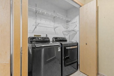 Live in the heart of it all at 212 Lofts in the North Loop - photo 9