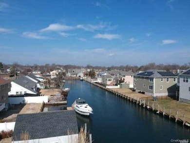 Water front featuring. Nice 4bedroom and 2 bathroom single - photo 1