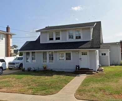 Water front featuring. Nice 4bedroom and 2 bathroom single - photo 5